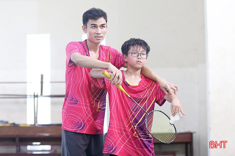 Anh Hiếu hướng dẫn học viên các kỹ thuật chơi cầu lông. a2.jpg