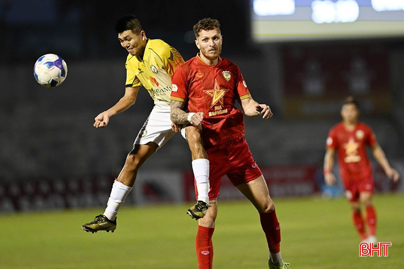 Hồng Lĩnh Hà Tĩnh cầm hòa Bình Định với tỷ số 0-0. bqbht_br_ki.jpg