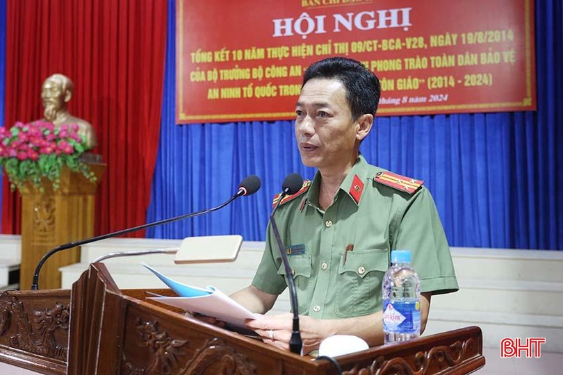 Phó Trưởng Công an huyện Can Lộc Dương Anh Hùng trình bày báo cáo tổng kết 10 năm thực hiện Chỉ thị số 09/CT-BCA-V28 của Bộ Công an. a2.jpg