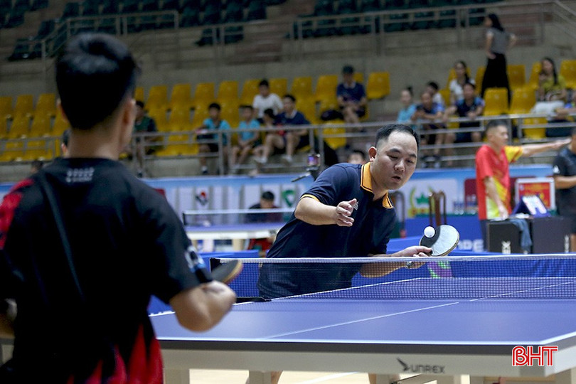 Trong ngày thi đấu hôm nay, các VĐV sẽ tranh tài ở các nội dung đồng đội dưới 50 tuổi, đôi nam nữ. a8.jpg