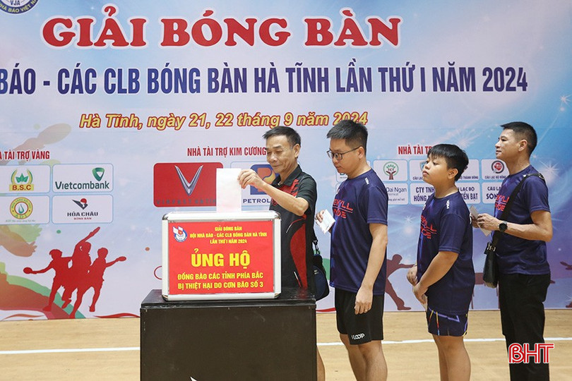 Các VĐV dự giải chung tay ủng hộ đồng bào chịu ảnh hưởng của bão lũ ở miền Bắc với tổng số tiền hơn 10 triệu đồng. a1.jpg