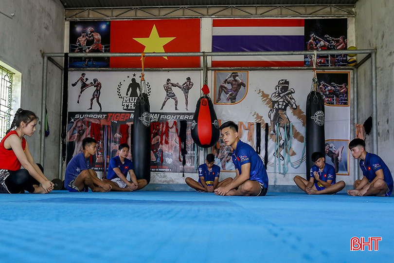 Muay Thái đã trải qua nhiều khó khăn, vất vả bởi cơ sở vật chất, dụng cụ tập luyện thiếu thốn. bqbht_br_2-1-1904.jpg