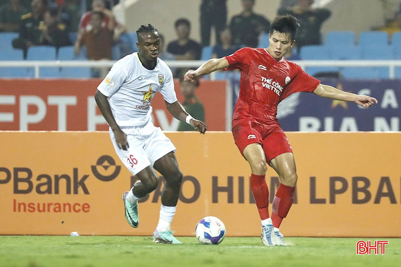 Hồng Lĩnh Hà Tĩnh (áo trắng) hòa 1-1 trước Viettel. bqbht_br_1d1f3bdd6782dcdc8593.jpg