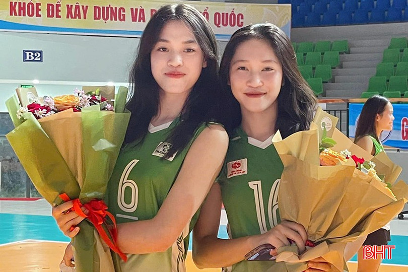 Chân dung nữ phụ công Vũ Hồng Thảo Hương (bên phải). vc3.jpg