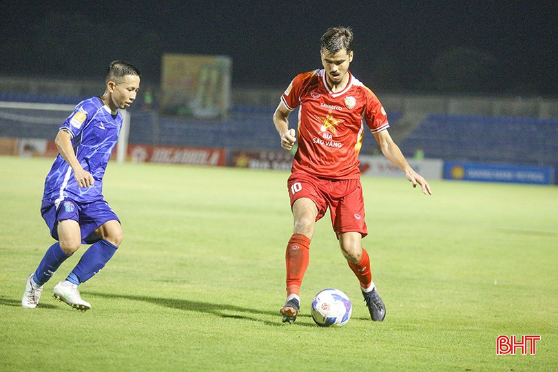 Ngoại binh được định giá hơn 24 tỷ đồng Yevgeniy Serdyuk gây thất vọng. bqbht_br_a11112222.jpg