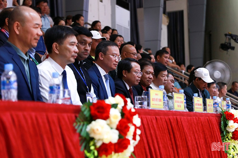 Đại biểu dự lễ khai mạc. bqbht_br_a1-5856.jpg