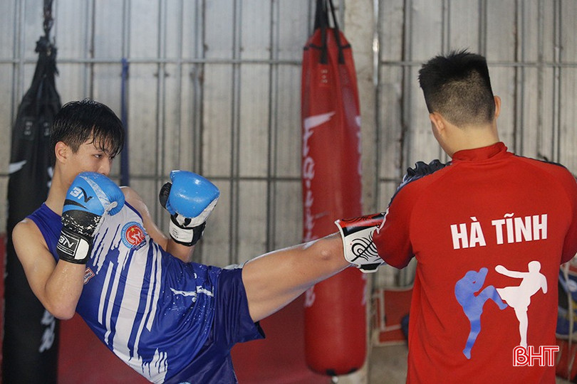 Các VĐV kickboxing Hà Tĩnh nỗ lực vượt qua khó khăn, quyết tâm đưa đội lớn mạnh. bqbht_br_a1.jpg