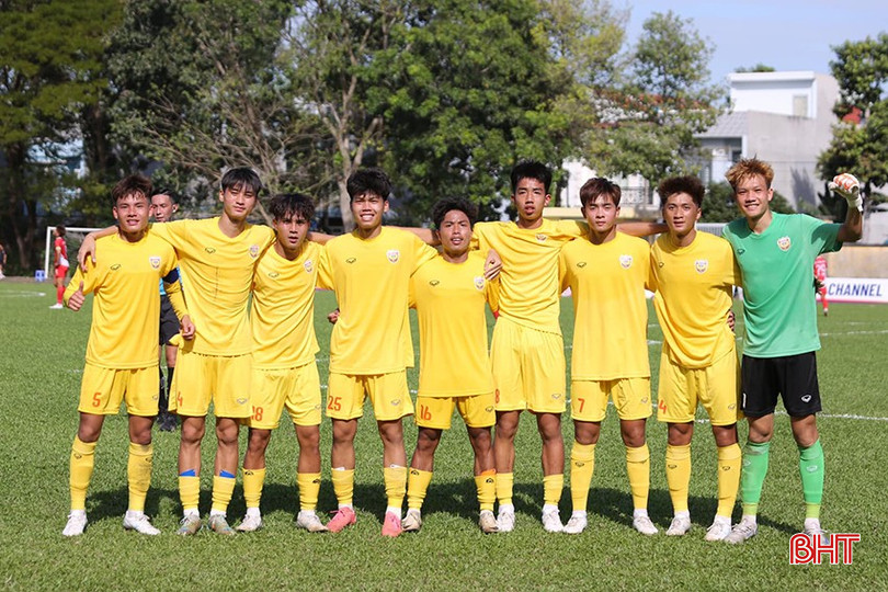 U19 Hồng Lĩnh Hà Tĩnh vào vòng tứ kết U19 quốc gia với thành tích bất bại. Ảnh: Văn Hải bqbht_br_480784079-9812350485476264-5584773308132825506-n.jpg