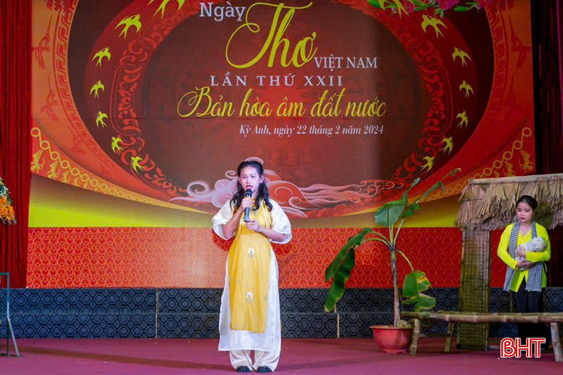 Tác giả Ngọc Khánh trình bày tác phẩm tại Ngày Thơ Việt Nam lần thứ XXII, tháng 2/2024. bqbht_br_z6718439434426-de82ff0a36fd1d6220a5c5f3db475257.jpg