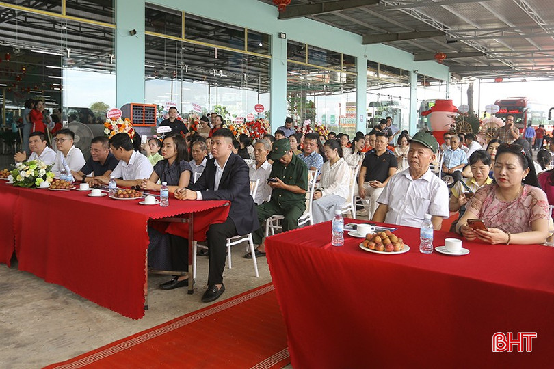 Đại biểu dự lễ khai trương. bqbht_br_a1.jpg