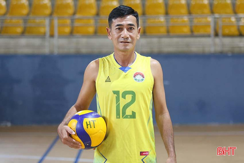 Libero Lê Văn Lâm vừa khoác áo đội tuyển bóng chuyền nam Hà Tĩnh. b1.jpg