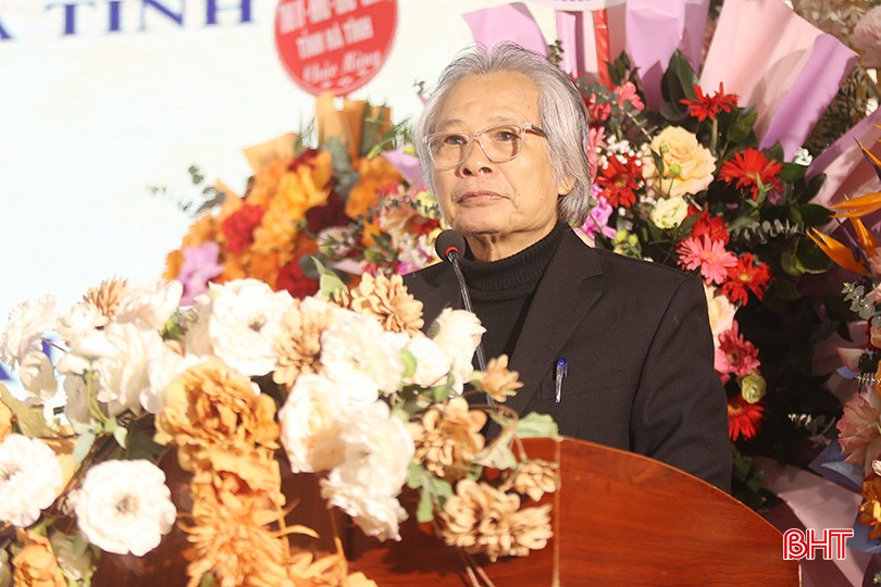 Nhà thơ Lê Văn Vỵ thông qua báo cáo hoạt động nhiệm kỳ 2020-2025. bqbht_br_a3.jpg