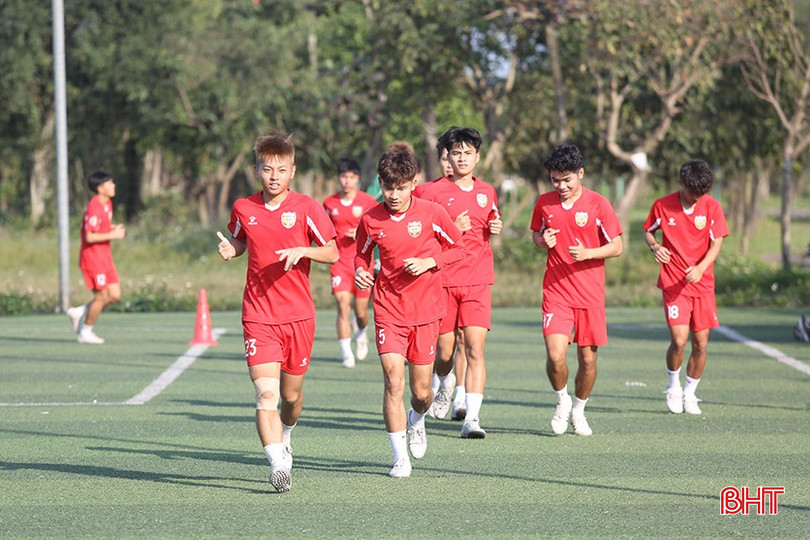 U19 Hồng Lĩnh Hà Tĩnh tích cực tập luyện cho vòng chung kết U19 quốc gia. bqbht_br_arrr.jpg