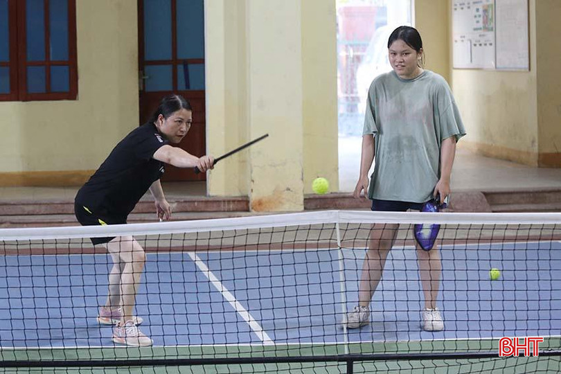 4 thành viên trong gia đình chị Thành đều đam mê Pickleball. a4.JPG
