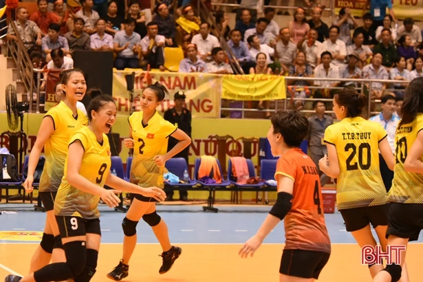 VTV Cup: ĐT nữ Việt Nam thắng ấn tượng trước Vân Nam - Trung Quốc