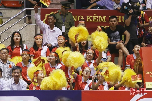 Thắng dễ Đại học Hokkaido 3 - 0, tuyển Việt Nam nhất bảng A