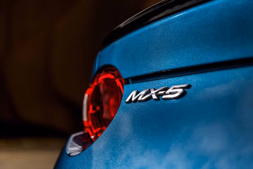 Mazda MX-5 2019 giá khởi điểm 24.914 USD