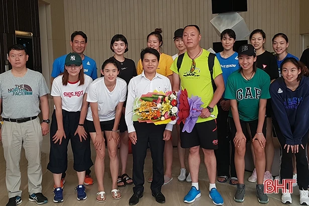 Các đội bóng tham dự Giải bóng chuyền VTV Cup 2018 luyện tập, làm quen sân thi đấu