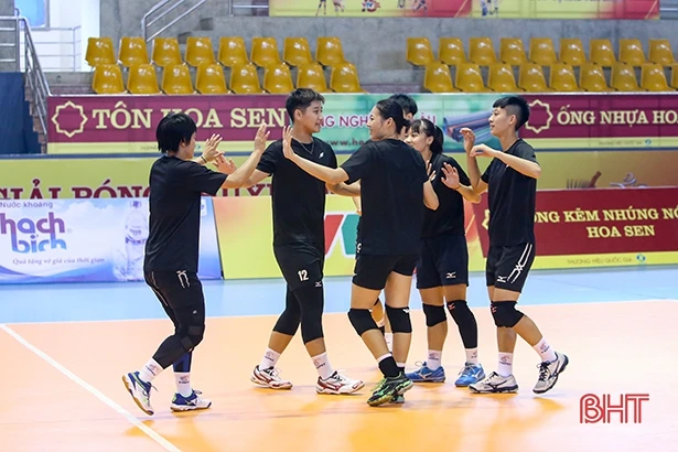 Các đội bóng tham dự Giải bóng chuyền VTV Cup 2018 luyện tập, làm quen sân thi đấu