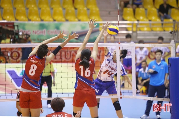 Thắng dễ Đại học Hokkaido 3 - 0, tuyển Việt Nam nhất bảng A