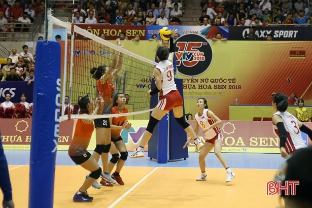 Thắng dễ Đại học Hokkaido 3 - 0, tuyển Việt Nam nhất bảng A