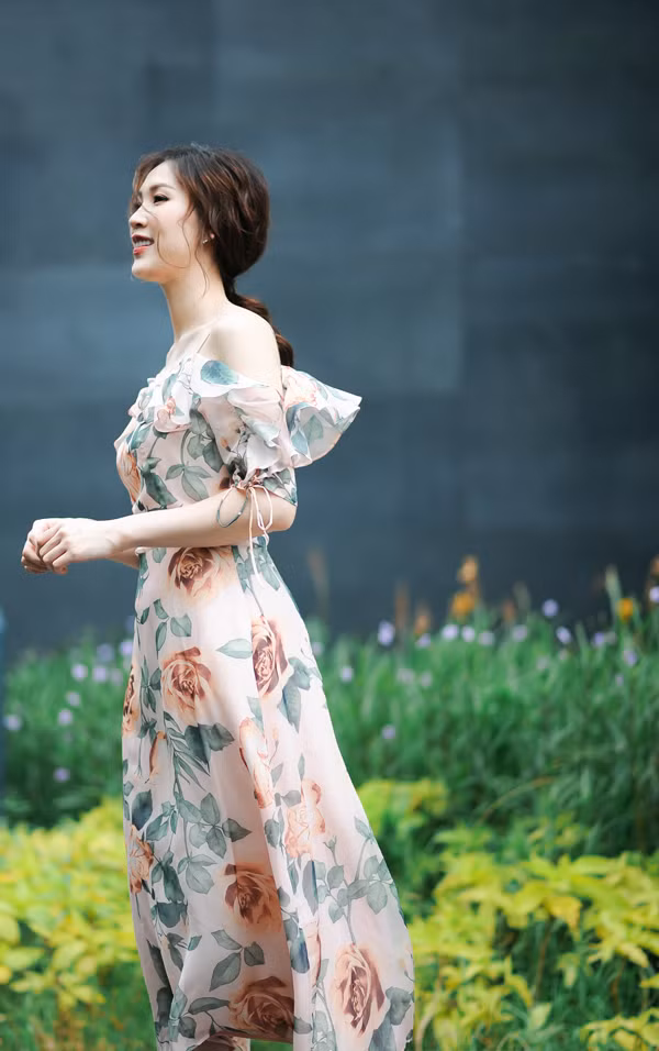 Hoa hậu Áo dài gợi ý chọn váy mềm mại đón thu