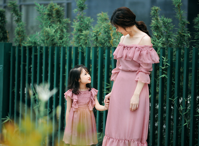 Hoa hậu Áo dài gợi ý chọn váy mềm mại đón thu