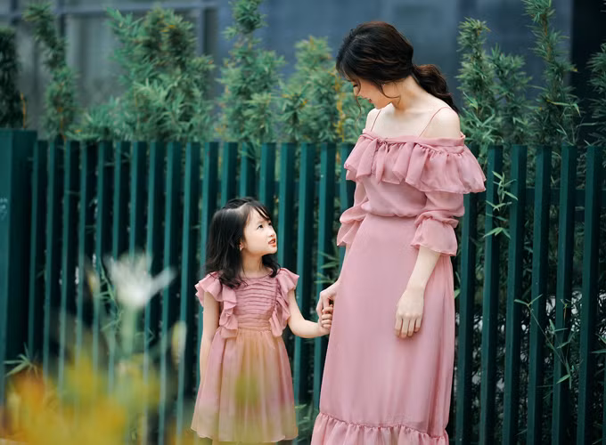 Hoa hậu Áo dài gợi ý chọn váy mềm mại đón thu