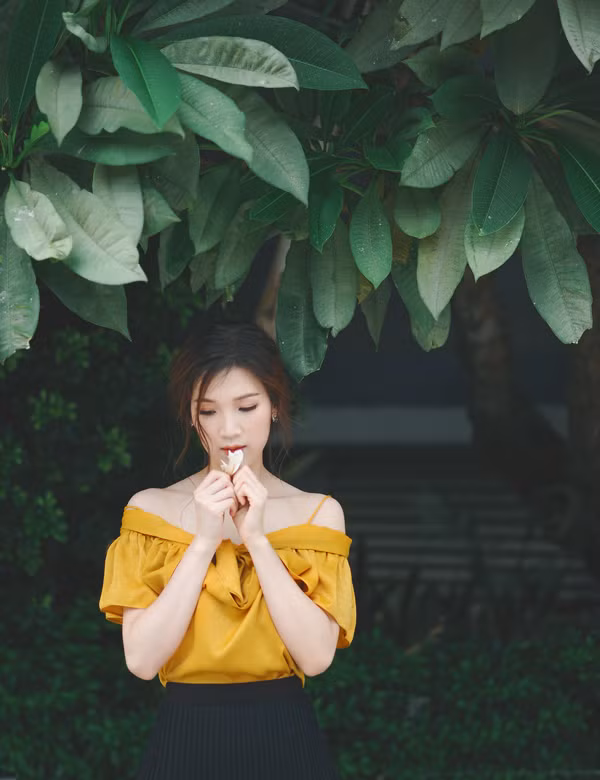 Hoa hậu Áo dài gợi ý chọn váy mềm mại đón thu