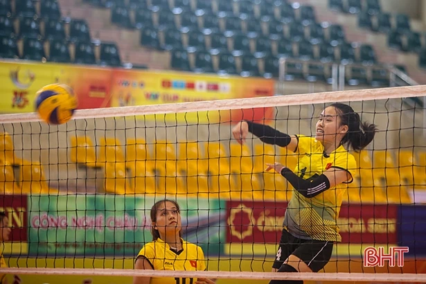 Các đội bóng tham dự Giải bóng chuyền VTV Cup 2018 luyện tập, làm quen sân thi đấu