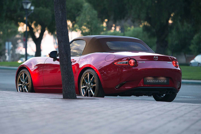 Mazda MX-5 2019 giá khởi điểm 24.914 USD