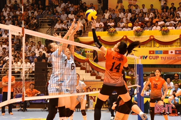 Thắng CLB Vân Nam 3-0, tuyển Việt Nam thể hiện sức mạnh ngày ra quân