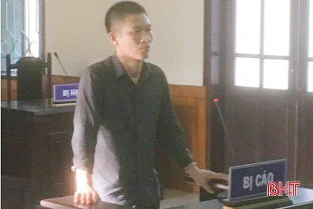 Thủ “hàng nóng” và gần 1.400 viên hồng phiến, lãnh 16 năm tù