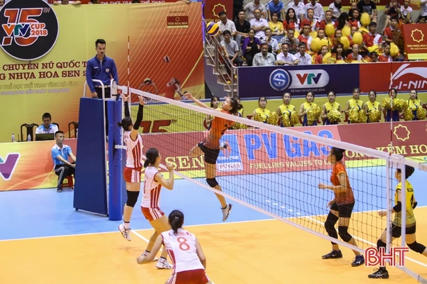 Thắng dễ Đại học Hokkaido 3 - 0, tuyển Việt Nam nhất bảng A