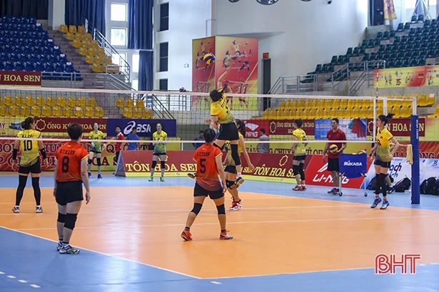 Các đội bóng tham dự Giải bóng chuyền VTV Cup 2018 luyện tập, làm quen sân thi đấu