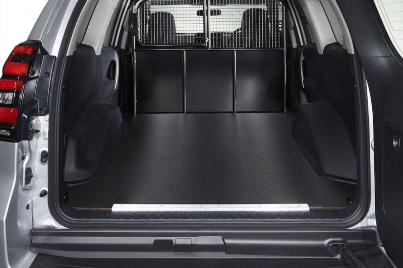 Toyota Land Cruiser Prado 2019 có thêm phiên bản Van giá rẻ