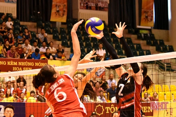 VTV Cup: ĐT nữ Việt Nam thắng ấn tượng trước Vân Nam - Trung Quốc