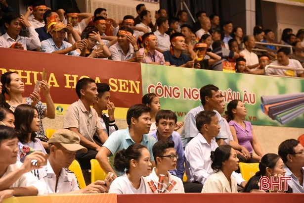 VTV Cup: ĐT nữ Việt Nam thắng ấn tượng trước Vân Nam - Trung Quốc