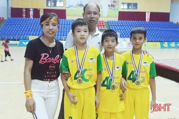 5 cầu thủ Hà Tĩnh cùng SLNA bảo vệ thành công ngôi vô địch U11 Quốc gia