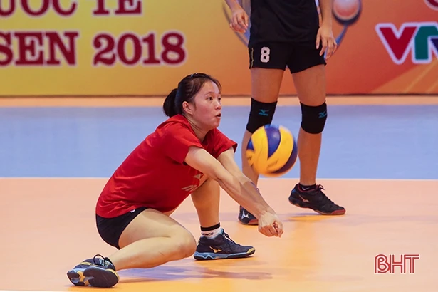 Các đội bóng tham dự Giải bóng chuyền VTV Cup 2018 luyện tập, làm quen sân thi đấu