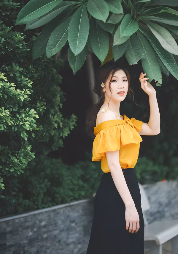 Hoa hậu Áo dài gợi ý chọn váy mềm mại đón thu