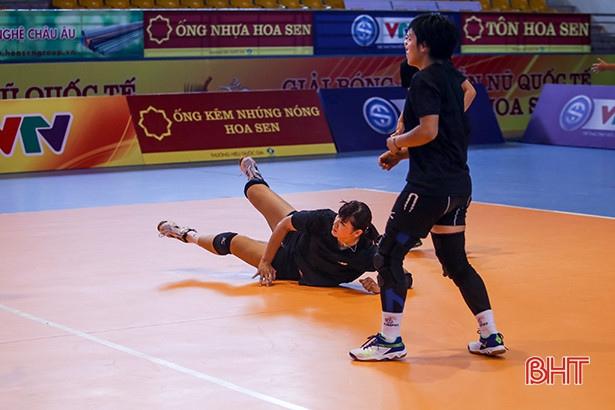 Các đội bóng tham dự Giải bóng chuyền VTV Cup 2018 luyện tập, làm quen sân thi đấu