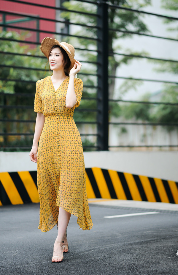 Hoa hậu Áo dài gợi ý chọn váy mềm mại đón thu