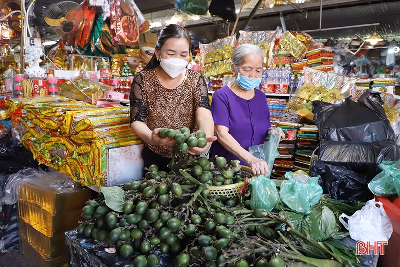 Người dân Hà Tĩnh sắm lễ cúng ông Công, ông Táo
