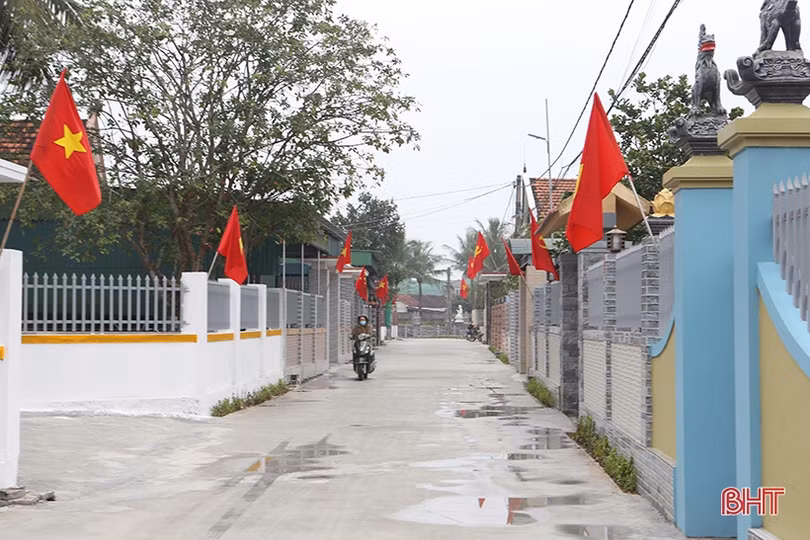 Dâng lên Đảng những mùa xuân tươi thắm