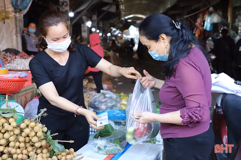 Người dân Hà Tĩnh sắm lễ cúng ông Công, ông Táo
