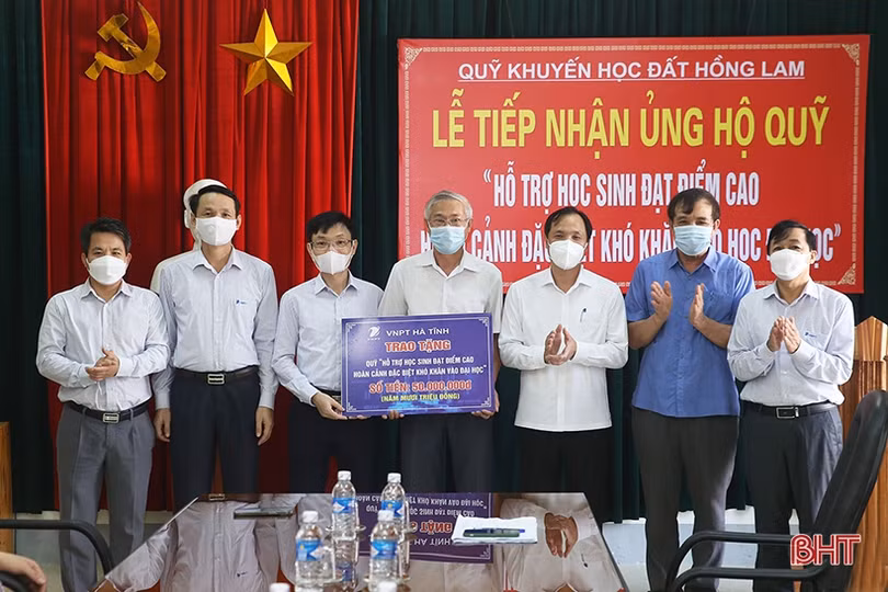 Hà Tĩnh vượt qua khó khăn, tự tin bước vào năm mới ảnh 5 Hà Tĩnh vượt qua khó khăn, tự tin bước vào năm mới