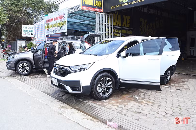 Cận tết, dịch vụ rửa ô tô tại TP Hà Tĩnh “quá tải”!