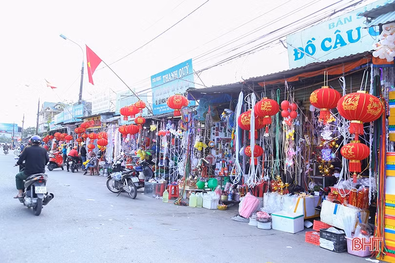 Tết cận kề, thị trường đồ trang trí ở Hà Tĩnh lại “hút” khách