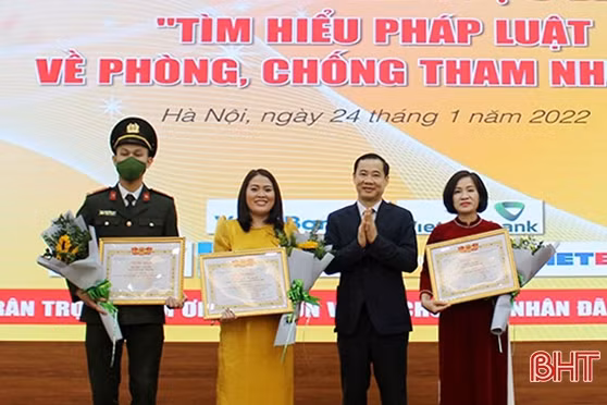 Hà Tĩnh được vinh danh tại Cuộc thi “Tìm hiểu pháp luật về phòng, chống tham nhũng” toàn quốc